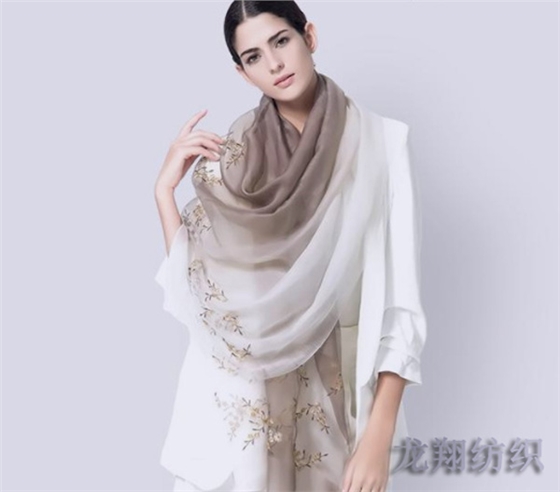 真絲圍巾佩戴 真絲圍巾佩戴