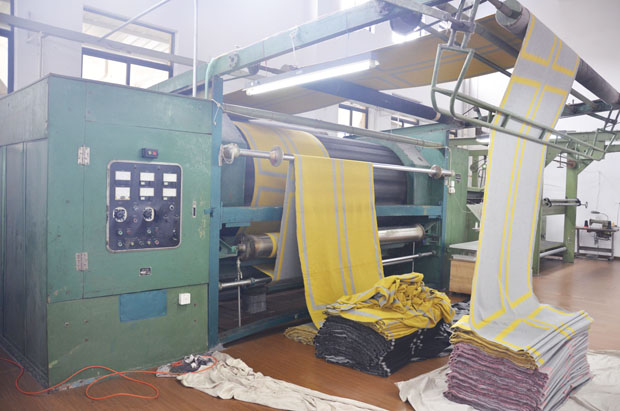 羊絨圍巾生產(chǎn)設(shè)備