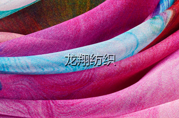 長(zhǎng)寬絲巾細(xì)節(jié)圖 長(zhǎng)寬絲巾細(xì)節(jié)圖