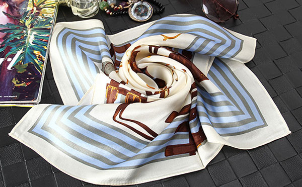 藍(lán)白色小絲巾