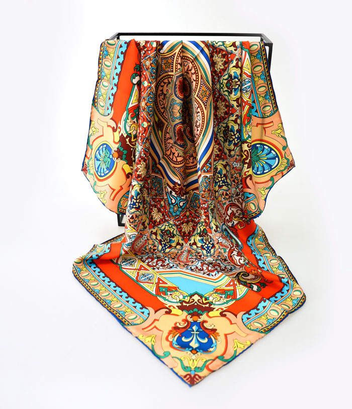 異域風(fēng)情絲巾整體圖