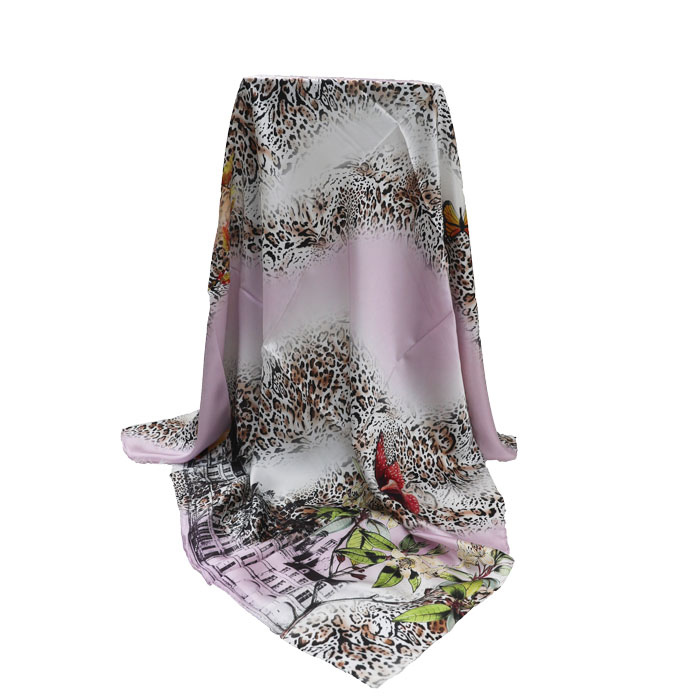 經(jīng)典豹紋絲巾整體圖