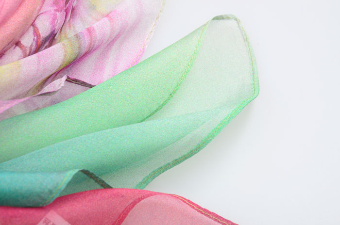 迷花沾草絲巾細(xì)節(jié)圖