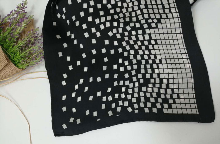 男士游戲方塊領巾細節(jié)