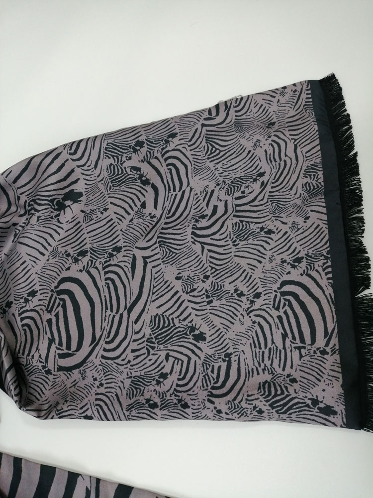 經(jīng)典斑馬男士圍巾