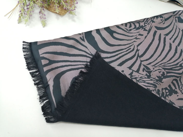 男士經(jīng)典斑馬圍巾