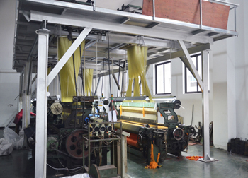 龍翔圍巾工廠提花車間